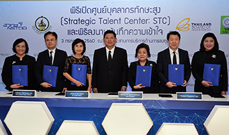 Officially opening the Strategic Talent Center (STC) and signing the Memorandum of Understanding (MoU) of the at One Start One Stop Investment Center (OSOS) are Minister attached to the Prime Minister’s office Dr Suvit Maesincee, and representatives of supporting government agencies, including the Ministry of Science and Technology, the Minister of Digital Economy and Society, and Secretary General of the Board of Investment Mrs Hirunya Suchinai,