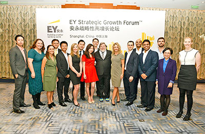 The 2016 EY APAC Accelerating Entrepreneurs participants with Steve Wozniak (centre) at the Strategic Growth Forum in China.