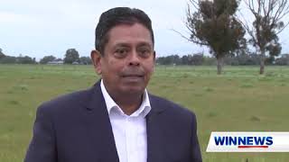 Mohan Jesudason speaking on WIN News Bendigo about the way new solar energy community systems can transform residential sustainability, especially if applied to greenfield sites. . Image from WIN News.